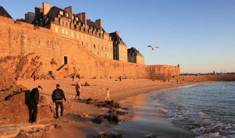 法国圣马洛雇主招聘厨师、帮厨