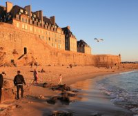 法国圣马洛雇主招聘厨师、帮厨