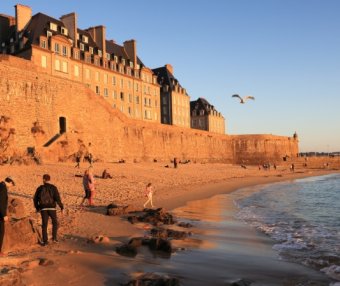 法国圣马洛雇主招聘厨师、帮厨