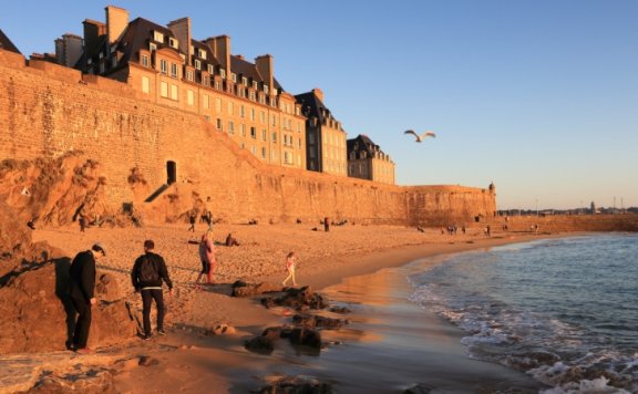 法国圣马洛雇主招聘厨师、帮厨